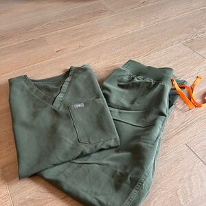 Figs Moss Green Scrub Set